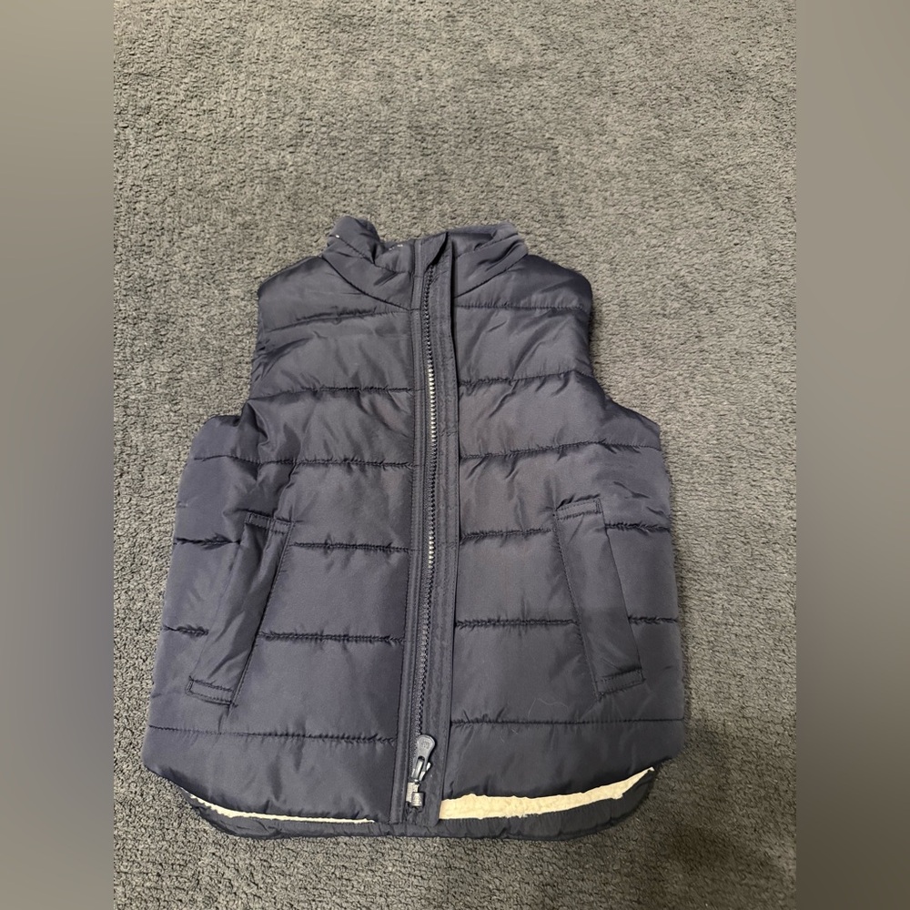 GAP Navy Blue Warm Puff vest in Excellent Condition Size 4 years toddler